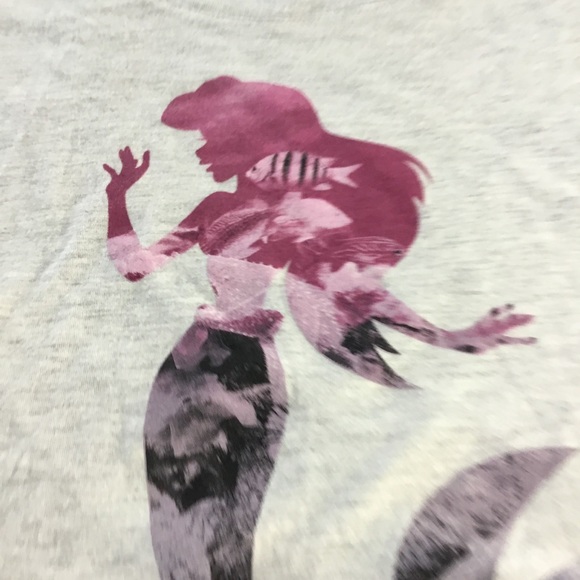 4/$16 🧜♀️ Little Mermaid Tee Small - Picture 2 of 4